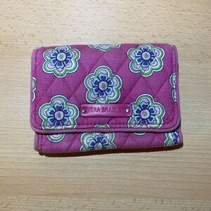 Vera Bradley Petite Trifold Quilted Wallet Pink Floral Swirls Flower 6" x 4"